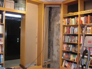 Wassereinbruch2-Buchladen-2015-07-27 Laden_Wassereinbruch2-2015--07-27.jpg - Bild