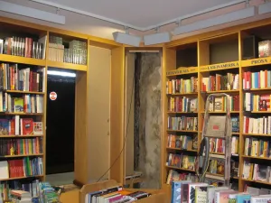 Wassereinbruch3-Buchladen-2015-07-27 Laden_Wassereinbruch3-2015--07-27.jpg - Bild